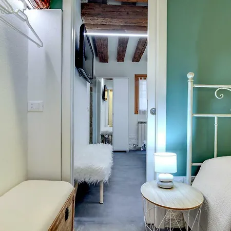Santa Croce Apartment *