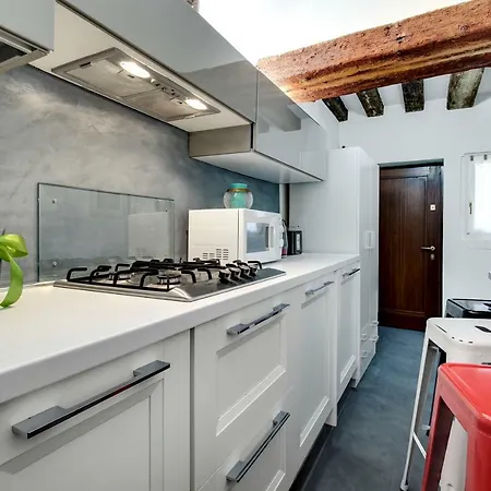 Santa Croce Apartment